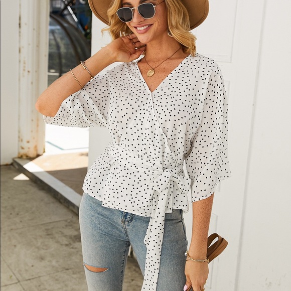 B2G1💕 V Neck Tie Belt Top White - Picture 6 of 6